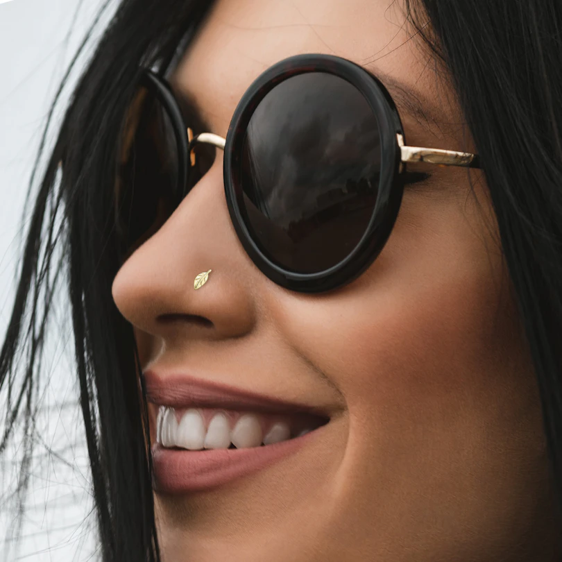 Nariz piercing de ouro 14 quilates com uma folha