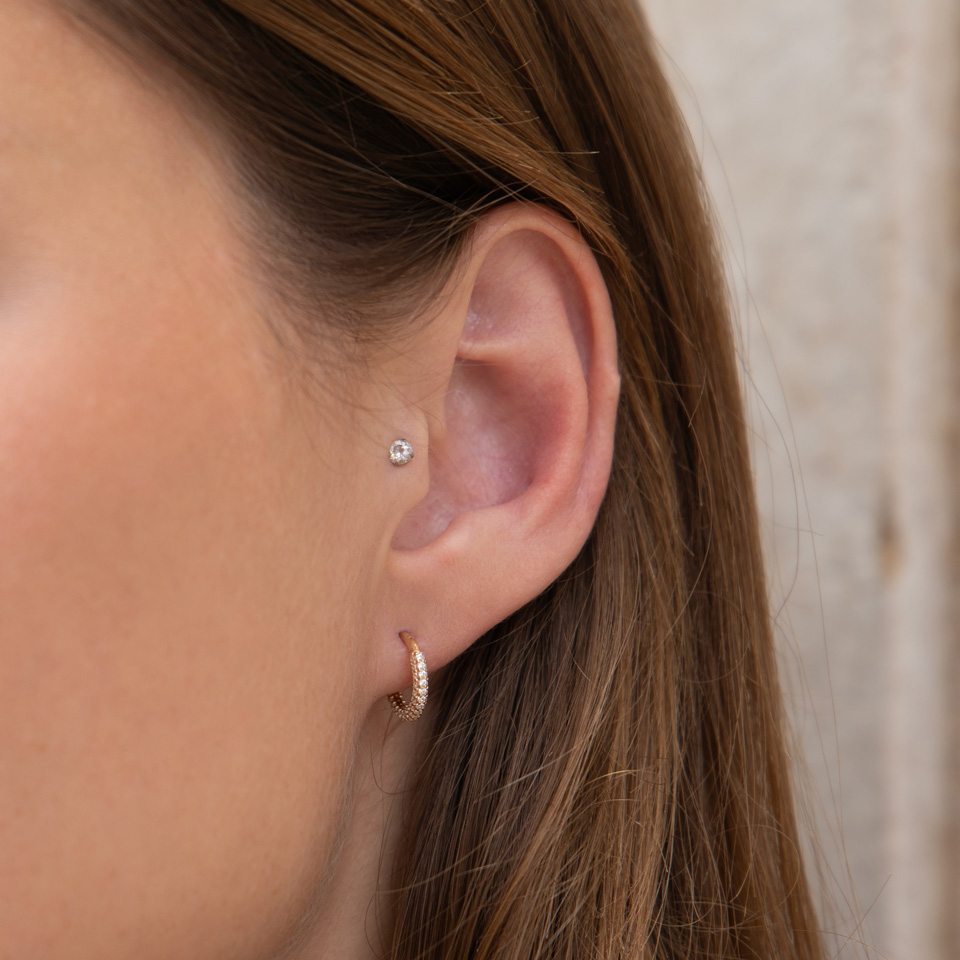 Argola articulada de ouro 14K com borda repleta de zircónias