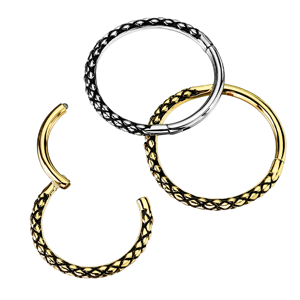 Argola articulada com design de pele de cobra