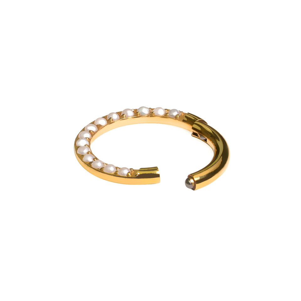 Argola em titânio com pérolas viradas para a frente