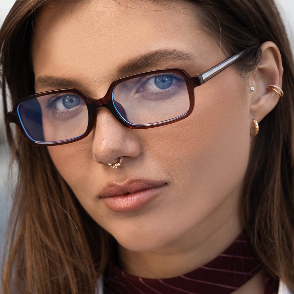 Argola virada para a frente com borboletas