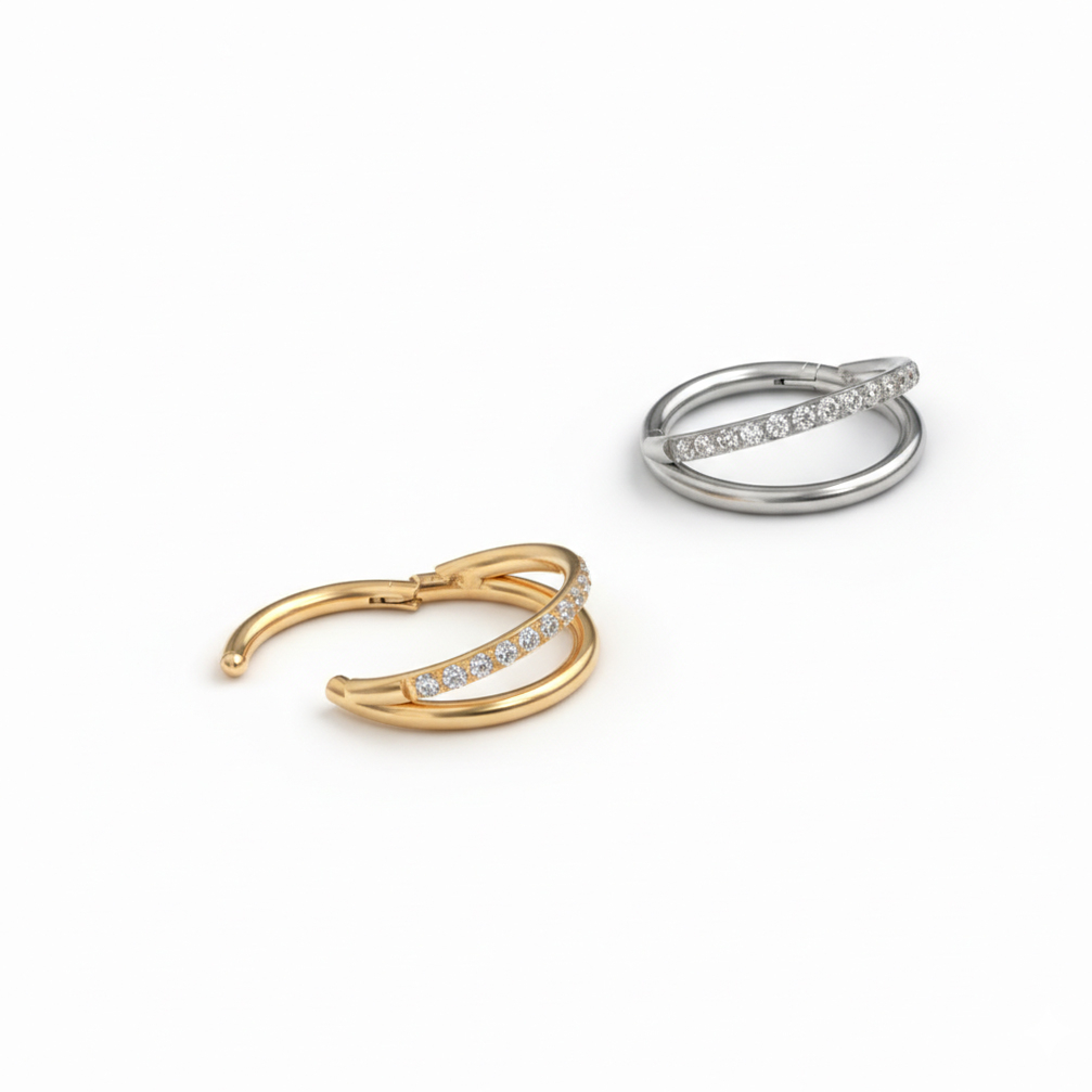 Argola dupla em titânio com pedras num dos lados