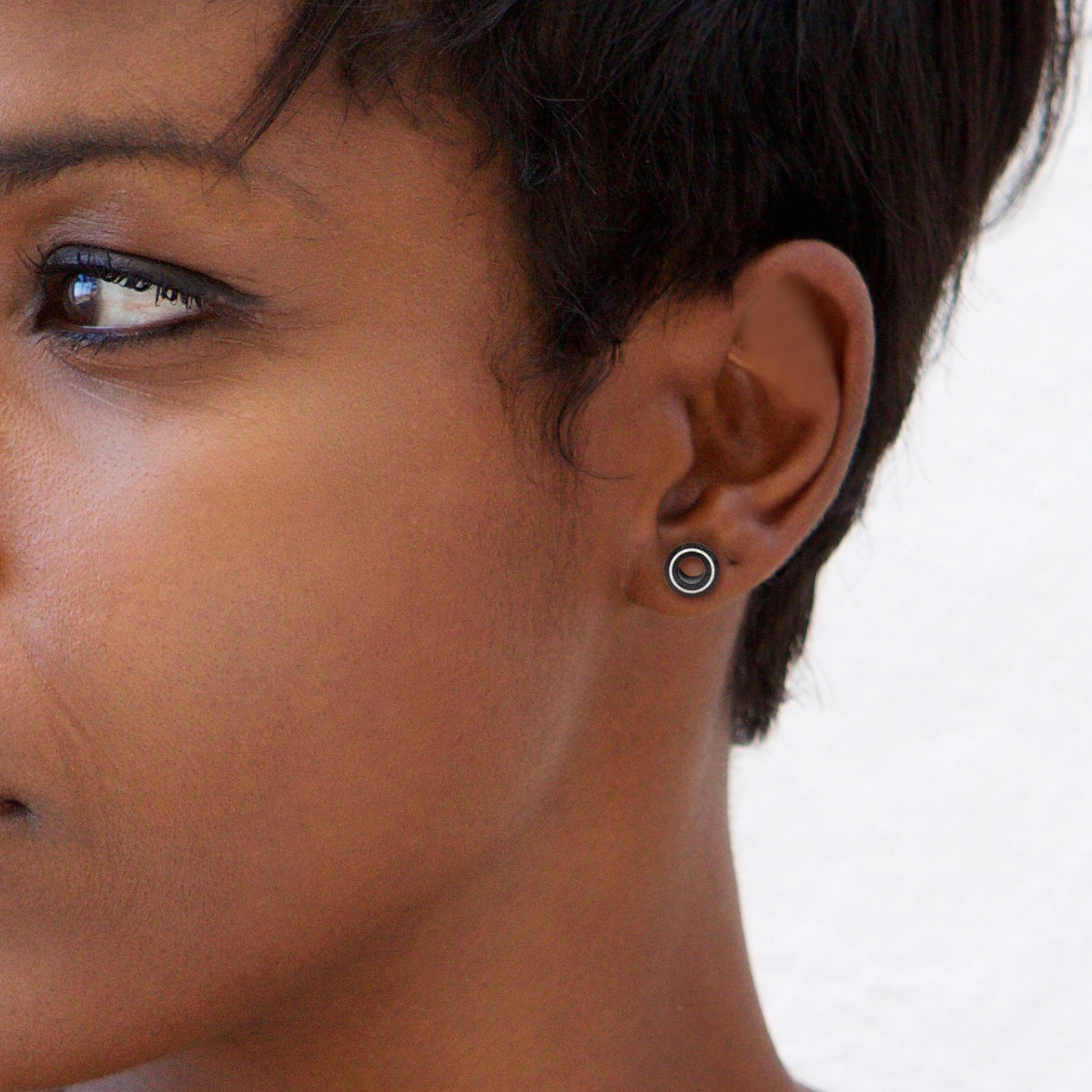 Túnel preto de chifre com aro branco