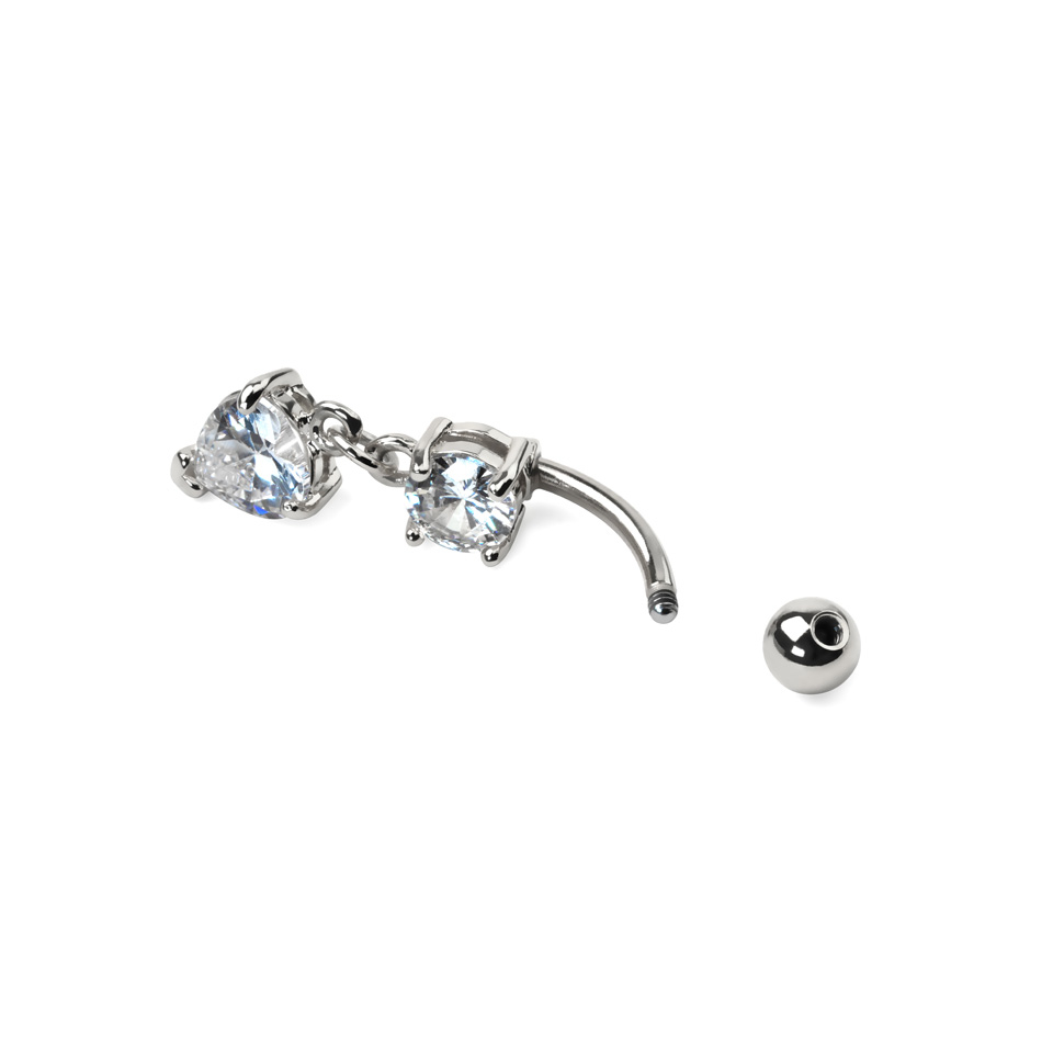 Umbigo piercing com um pendente de pedra em formato de coração