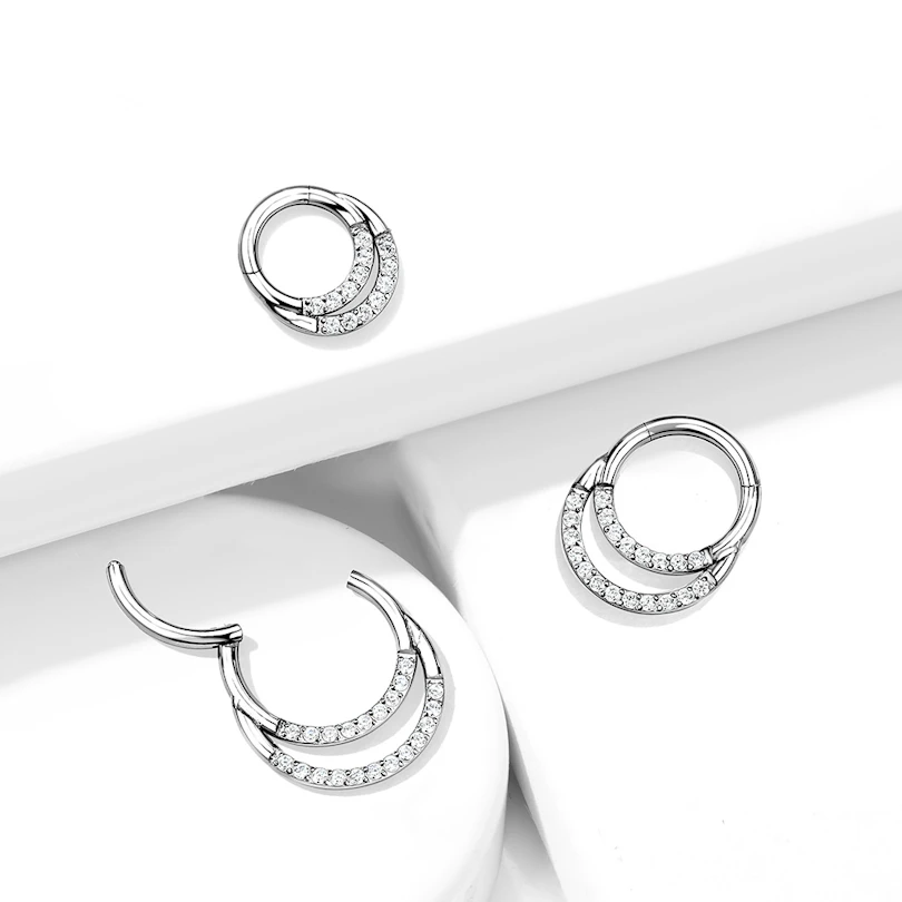 Argola articulada de titânio com duas filas de pedras