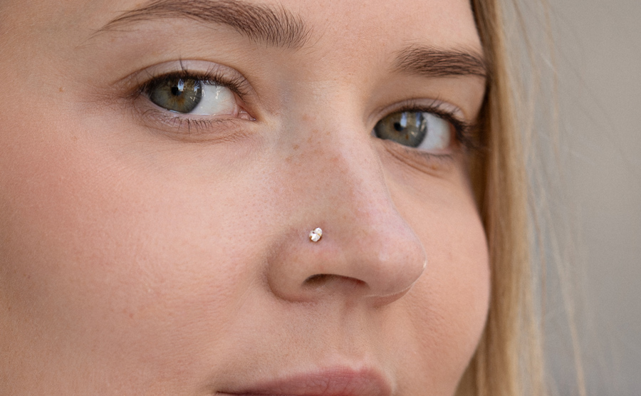 Como Escolher Joias de Ouro para Piercing