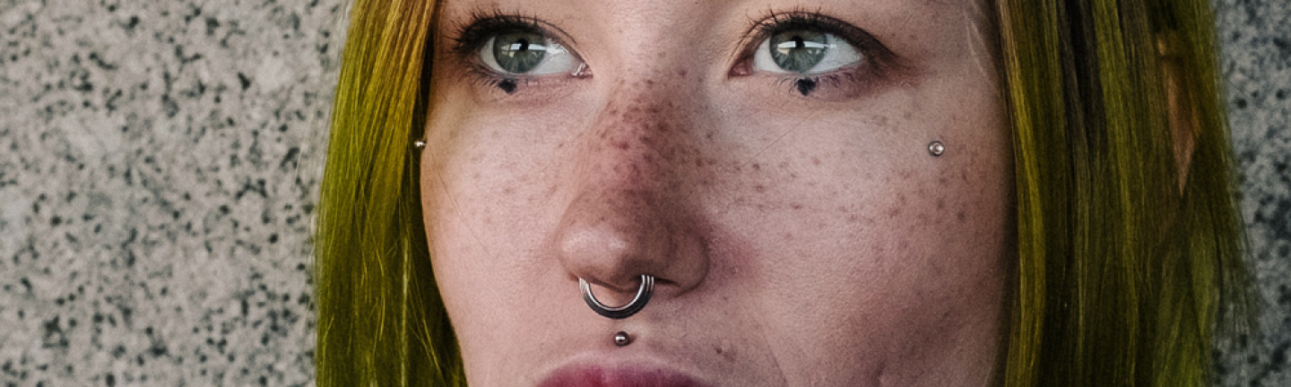 Tudo o que Precisas de Saber sobre Piercings Surface