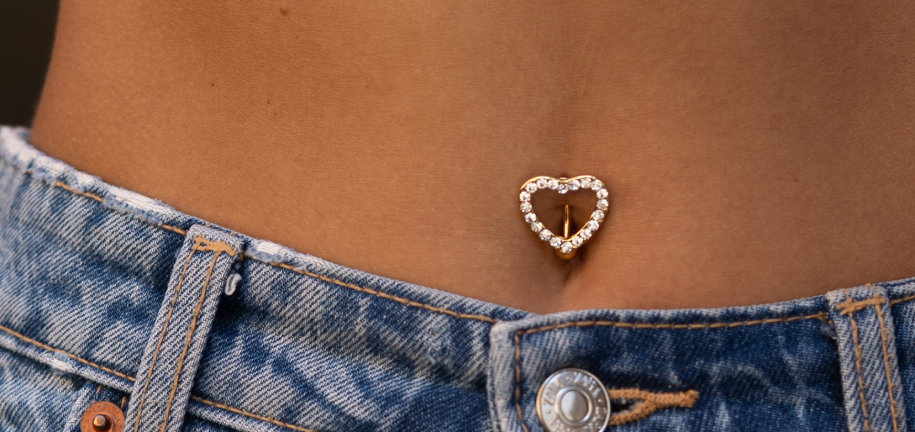 Como cicatrizar um piercing no umbigo