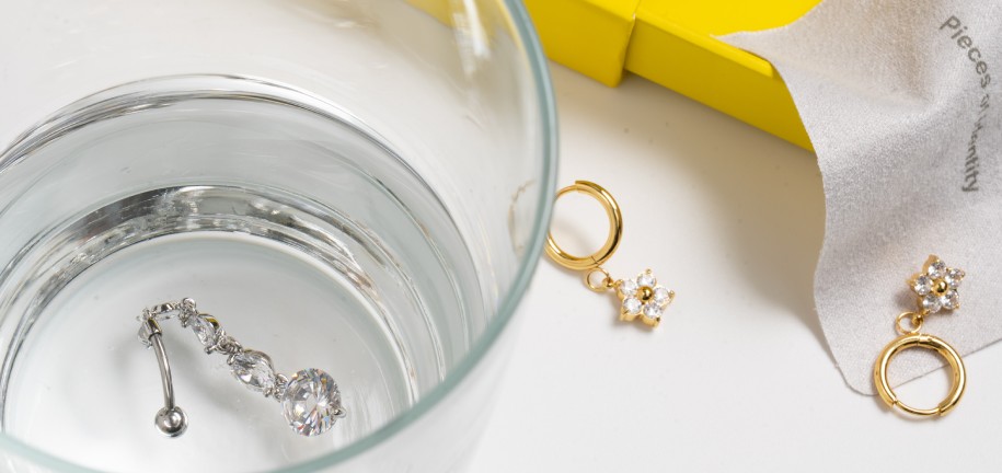 Limpeza de joias para piercing
